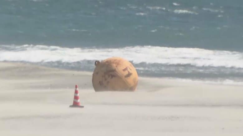 「見たことがない」静岡の海岸に“謎の球体”が漂着　立ち入り禁止で爆発物処理班も出動…解析結果は｜FNNプライムオンライン