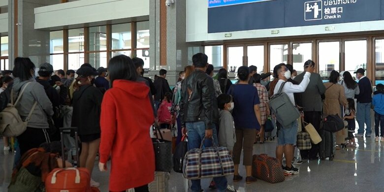 開業2日目 ビエンチャン駅にて撮影