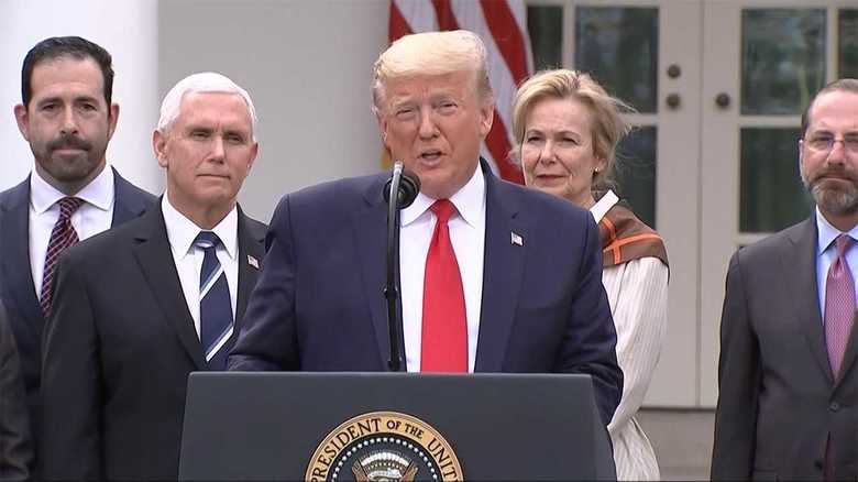 非常事態宣言を出すトランプ大統領