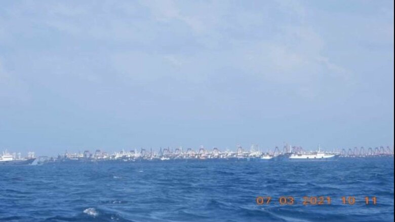 南シナ海の海原を埋め尽くした220隻の中国船(フィリピン大統領府広報部ツイッターより)