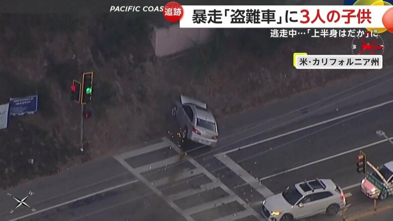 車体をクラッシュさせて斜面に激突した車