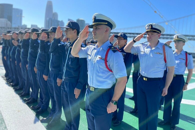 アメリカ沿岸警備隊士官学校の学生乗船式(海上保安庁HPより)