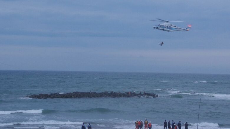 救助の様子（提供：上越海上保安署）