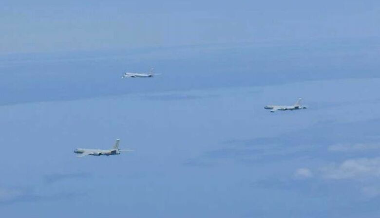 提供：防衛省　中露爆撃機の共同飛行（2022年5月）