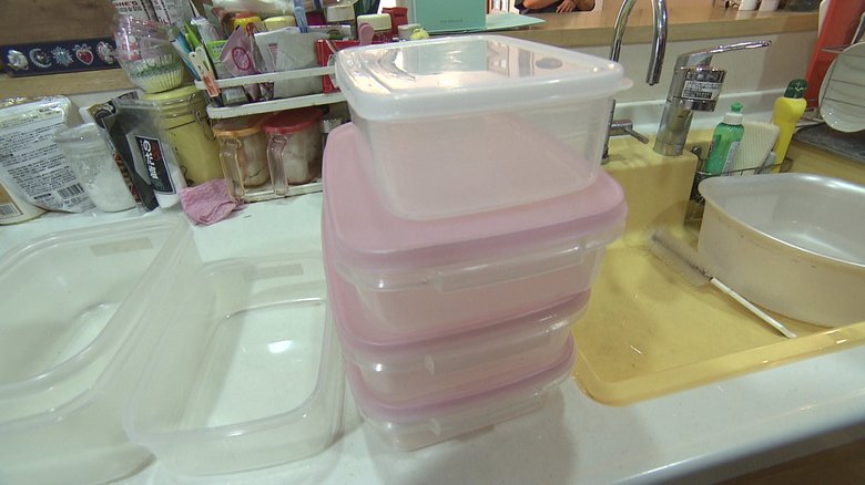 まるでパズル…「名もなき家事」保存容器とフタの組み合わせが見つからない問題はシールやペンで「見える化」を
