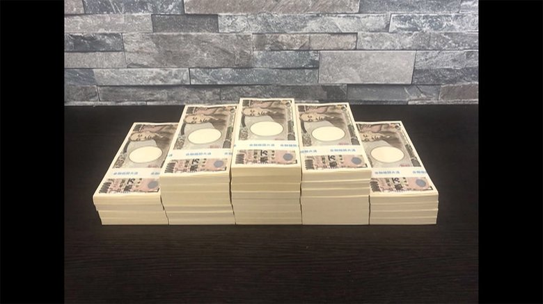 何者かがガラス割り、侵入 “3000万円の札束”実は...