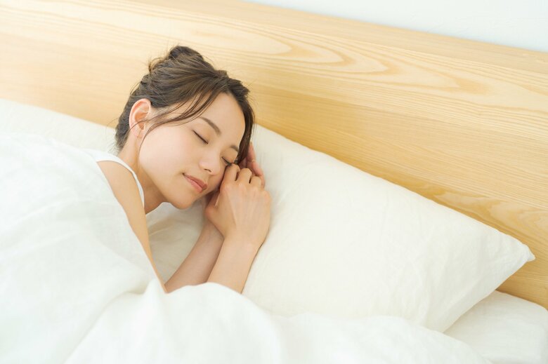 睡眠中は体温が下がり筋肉が硬くなる（画像はイメージ）