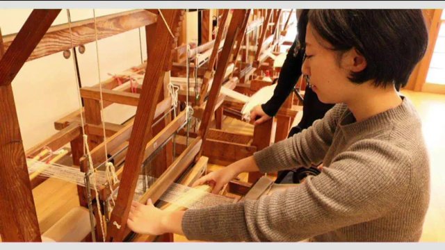 昭和村での「からむし織体験」