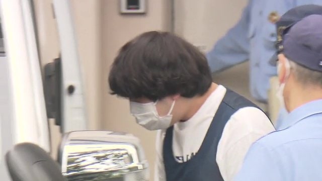 2023年9月　別の事件で送検される容疑者
