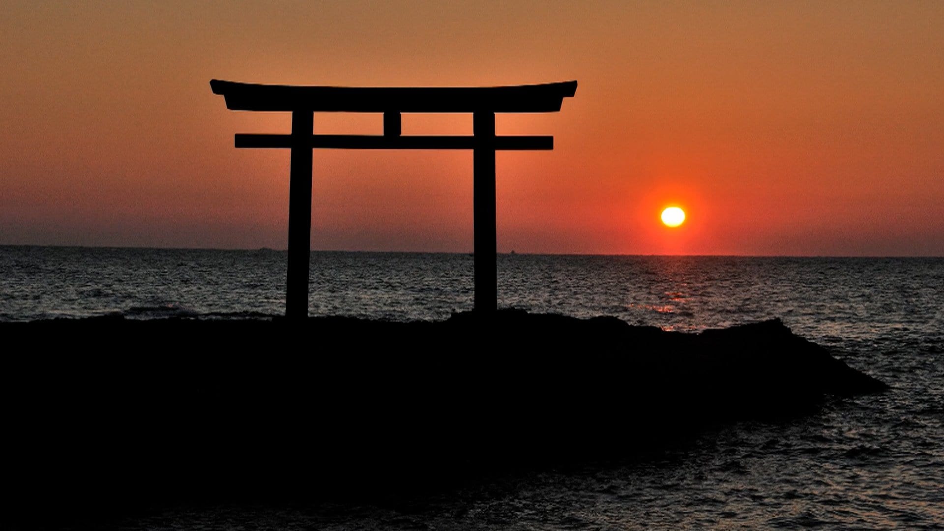 関東「初日の出」午前6時45分前後…注目は“神々しい”と人気の茨城・大洗磯前神社の鳥居越しの絶景　鹿島臨海鉄道が初の臨時便