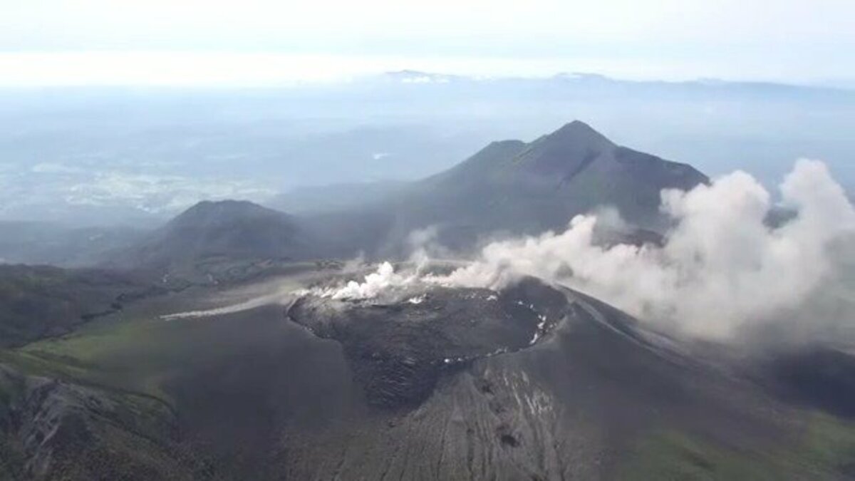 いつマグマ噴火に移行してもおかしくない」上空から確認した専門家が