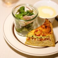 “とっくり紅茶”も楽しめる専門店の魅力…SNSでも話題 “気軽に楽しめるパンケーキが人気の”紅茶専門店