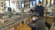 鉄道ファンにはたまらない…店の面積の半分以上を「鉄道模型のジオラマ」が占めるカフェ 製作費は「車1台買える金額」