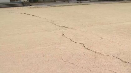 崩れた観光名所、校庭に亀裂…石川・能登地方で相次ぐ地震　気象庁「1週間は震度6弱程度に注意」