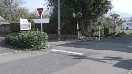 出水市で自転車と普通乗用車が衝突　自転車の30代男性が重体　鹿児島