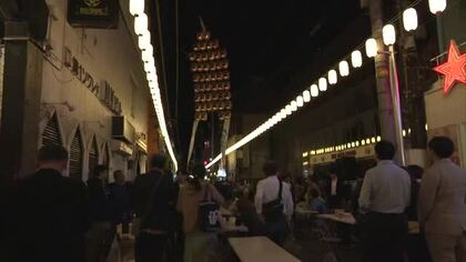 秋田市の繁華街「川反」　ちょうちんがずらり　明かりともしてにぎわい復活へ