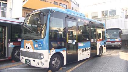 「ハチ公バス」にAI翻訳ディスプレイを設置　聴覚障害者や外国人と運転士とのコミュニケーションの利便性などを検証