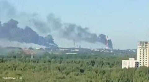 ロシア最大級の製油所でウクライナ軍が大規模ドローン攻撃　28人死傷