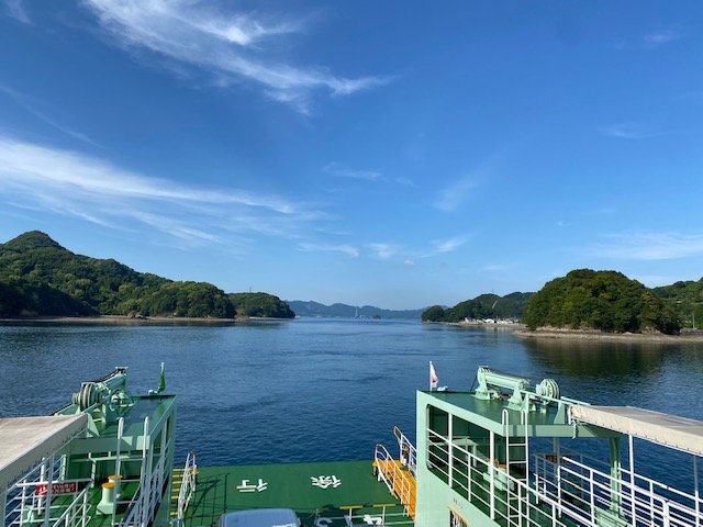 瀬戸内海をフェリーで渡る大崎上島に広島叡智学園がある