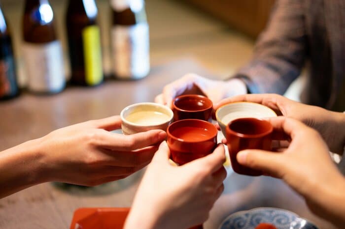 「乾杯」に込められているものがある（画像：イメージ）