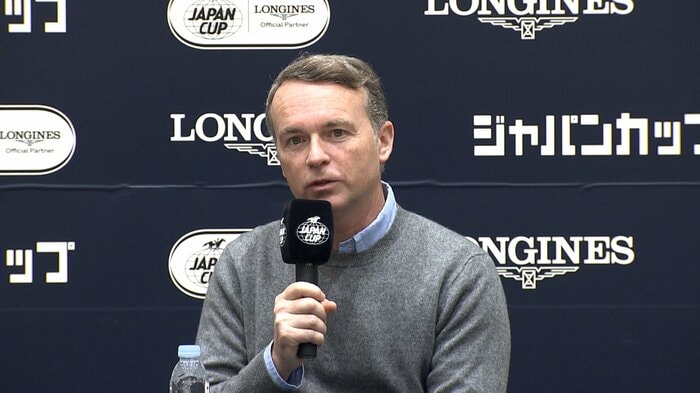 会見を行うグラファール調教師