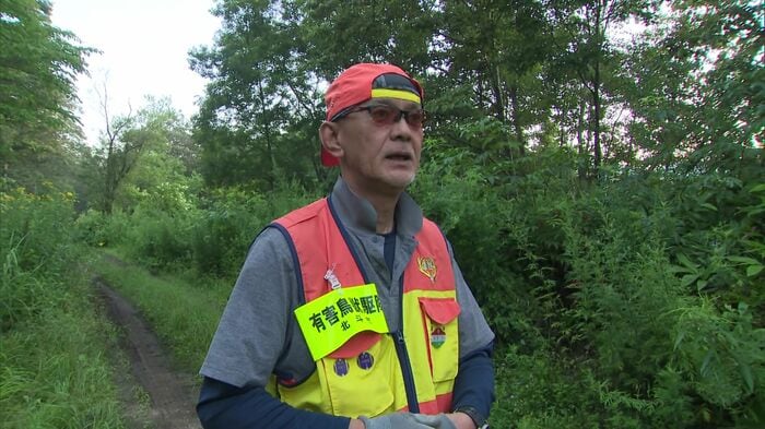 夜明け前からクマが出没していないか見回りをするガバメントハンター 吉田広さん