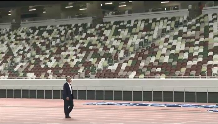 初めて国立競技場を視察するIOCバッハ会長