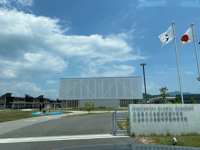 国内25の都道府県から生徒が集まり、高校には11人の留学生等がいる
