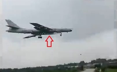JL-1とみられる空中発射弾道ミサイル(ALBM)を吊り下げたH-6N爆撃機(ウェイボVia日曜安全保障・2020年10月)