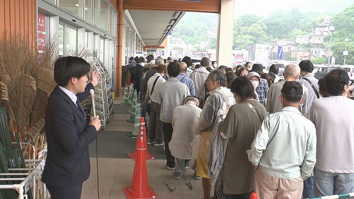 300人以上が並んだミスターマックス西大分店