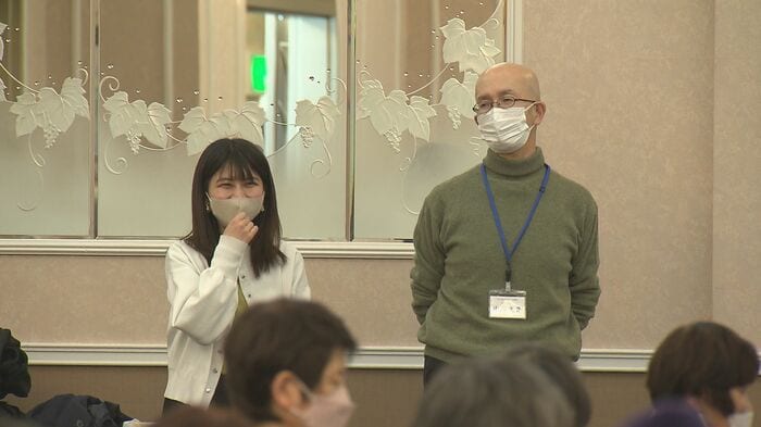右 上映会・上田有志の会・中山久貴さん(小学校校長)