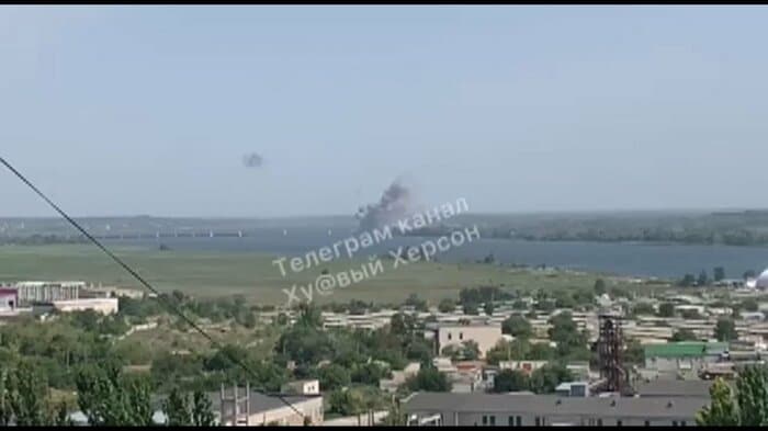 ロシア軍の補給路だったヘルソン州のアントノフ橋を破壊(ウクライナオンラインより)
