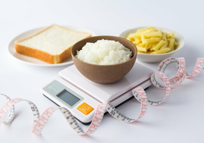 過剰な食事制限はむしろ太る原因に?(画像はイメージ)