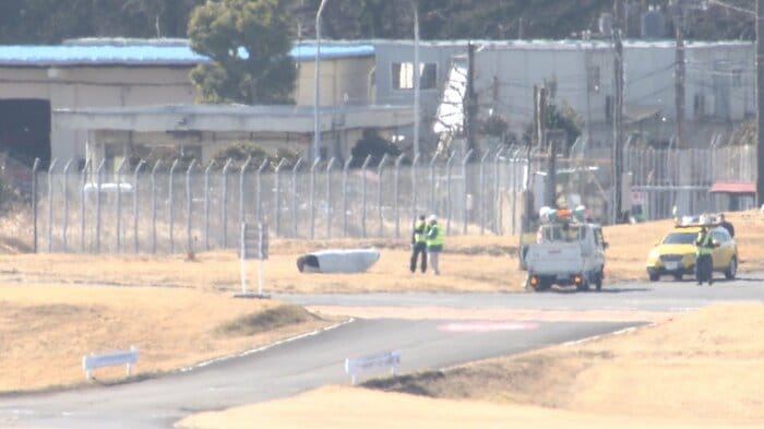 成田空港で見つかった貨物機の翼の一部は、12日午後には回収された。