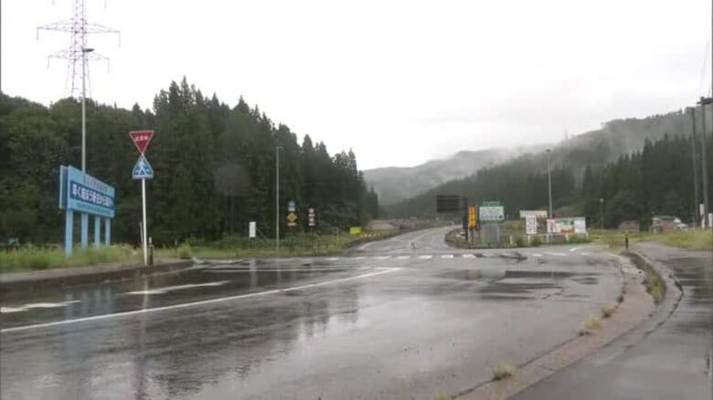 十字路交差点で車同士の衝突事故　同乗していた80代の男性死亡　秋田・湯沢市｜FNNプライムオンライン