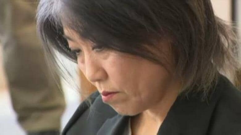 “田久保騒動”に終止符を！市民の代表が辞職を求め署名した1万158人分の思いを伝えるべく直談判「資質と責任を著しく欠く」　市長は署名簿に目を通したあと「真摯に受け止める」　学歴詐称問題に揺れる伊東市｜FNNプライムオンライン
