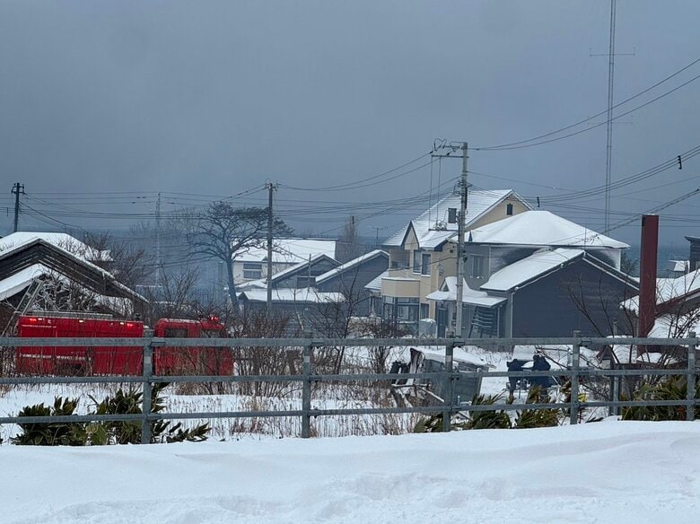 正月休み最終日に…住宅火災で”6棟焼ける”最大で約190戸停電―集会所に避難する人や自家用車で暖を取る人も_ほぼ消し止められたのは『約6時間30分後』けが人の情報なし〈北海道石狩市〉｜FNNプライムオンライン