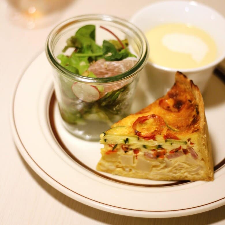 “とっくり紅茶”も楽しめる専門店の魅力…SNSでも話題 “気軽に楽しめるパンケーキが人気の”紅茶専門店｜FNNプライムオンライン