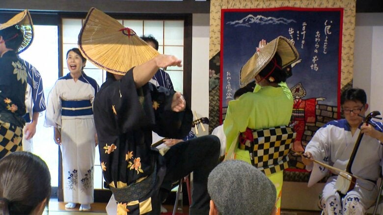 9月だけじゃない　7月まで越中八尾で月1回「おわら風の盆ライブ」、胡弓の音色と艶やかな踊りに観客魅了｜FNNプライムオンライン