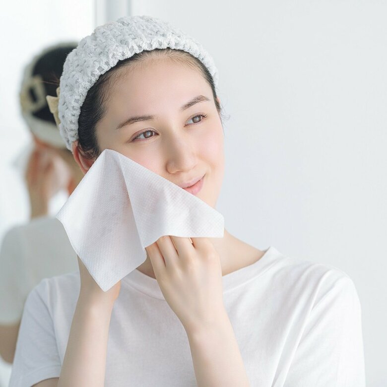 「ネピア 鼻セレブ洗顔専用 使用イメージ」(画像提供:王子ネピア)