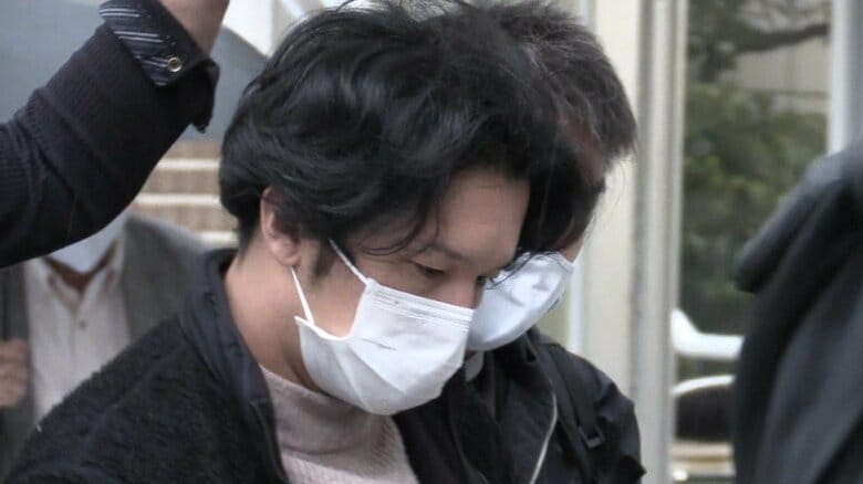 都内に移送される太田親幸容疑者(23日 品川駅)