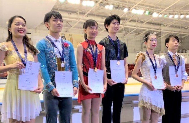 ジュニアアイスダンスの表彰式