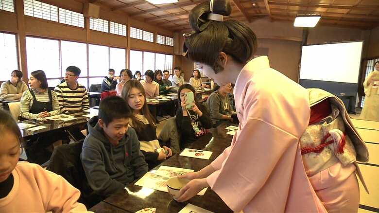 覚えたての台湾語で台湾人観光客をおもてなし