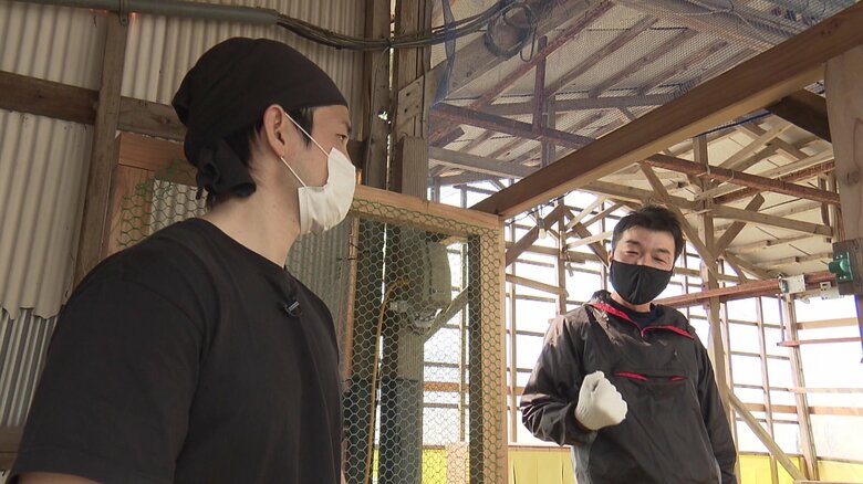 （右）養鶏場・小林英樹代表