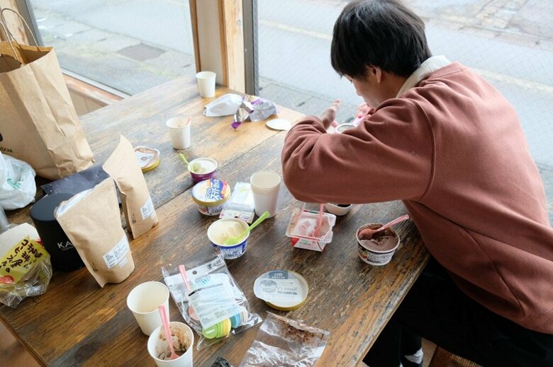 学生との試作の様子