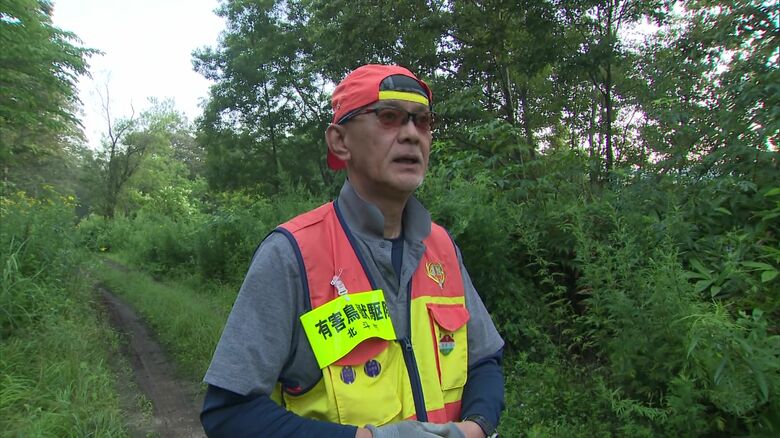 夜明け前からクマが出没していないか見回りをするガバメントハンター 吉田広さん