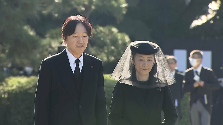 豊島岡墓地に到着した秋篠宮ご夫妻　11月26日