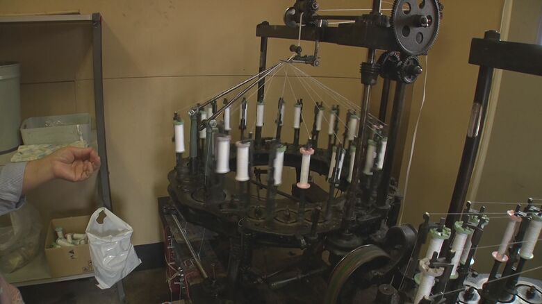 ブレードを編む機械