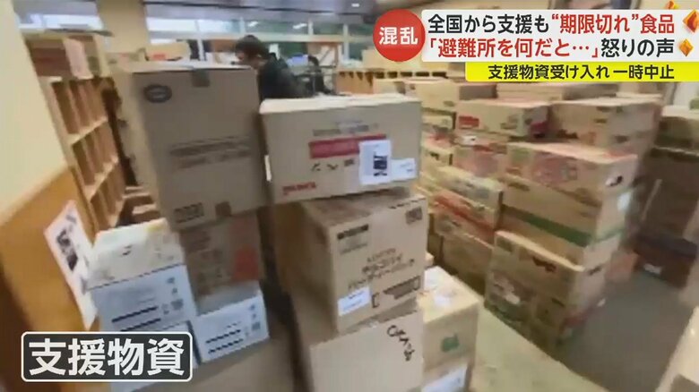 避難所となっている小学校の玄関を埋め尽くす段ボール（石川・七尾市）