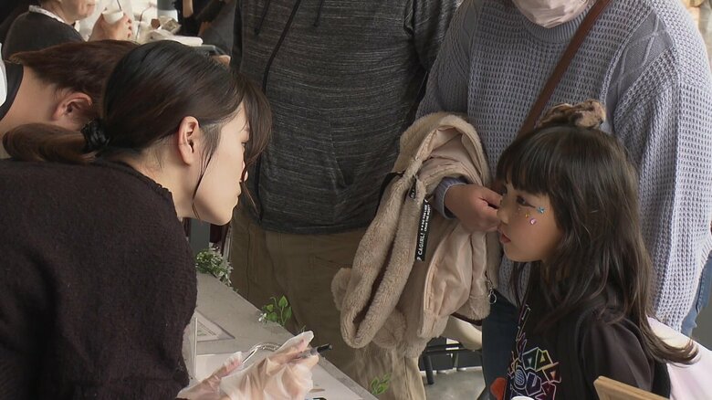 客と積極的に会話する竹田さん